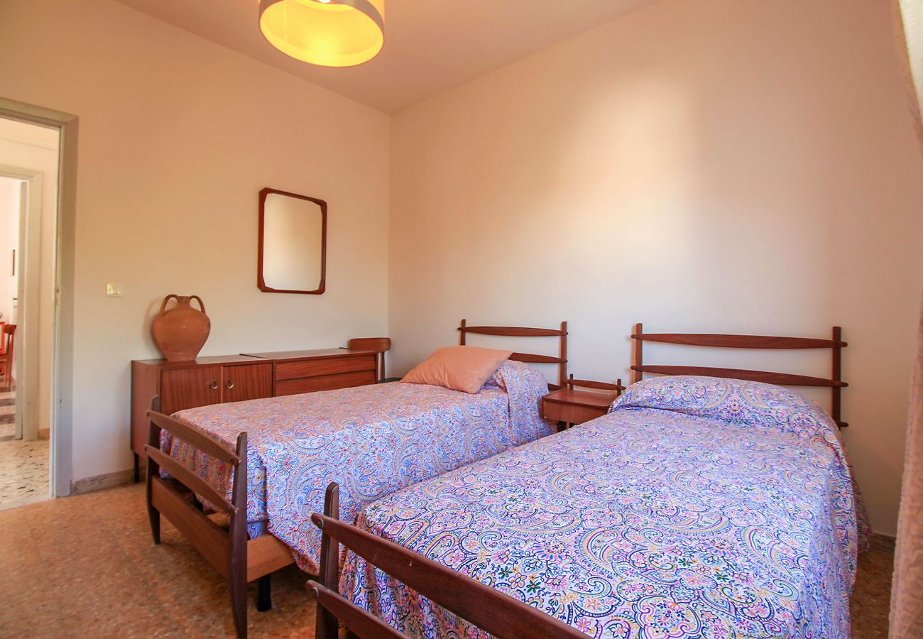 Castiglione della Pescaia-Anna Apartment-The room with two beds - Details