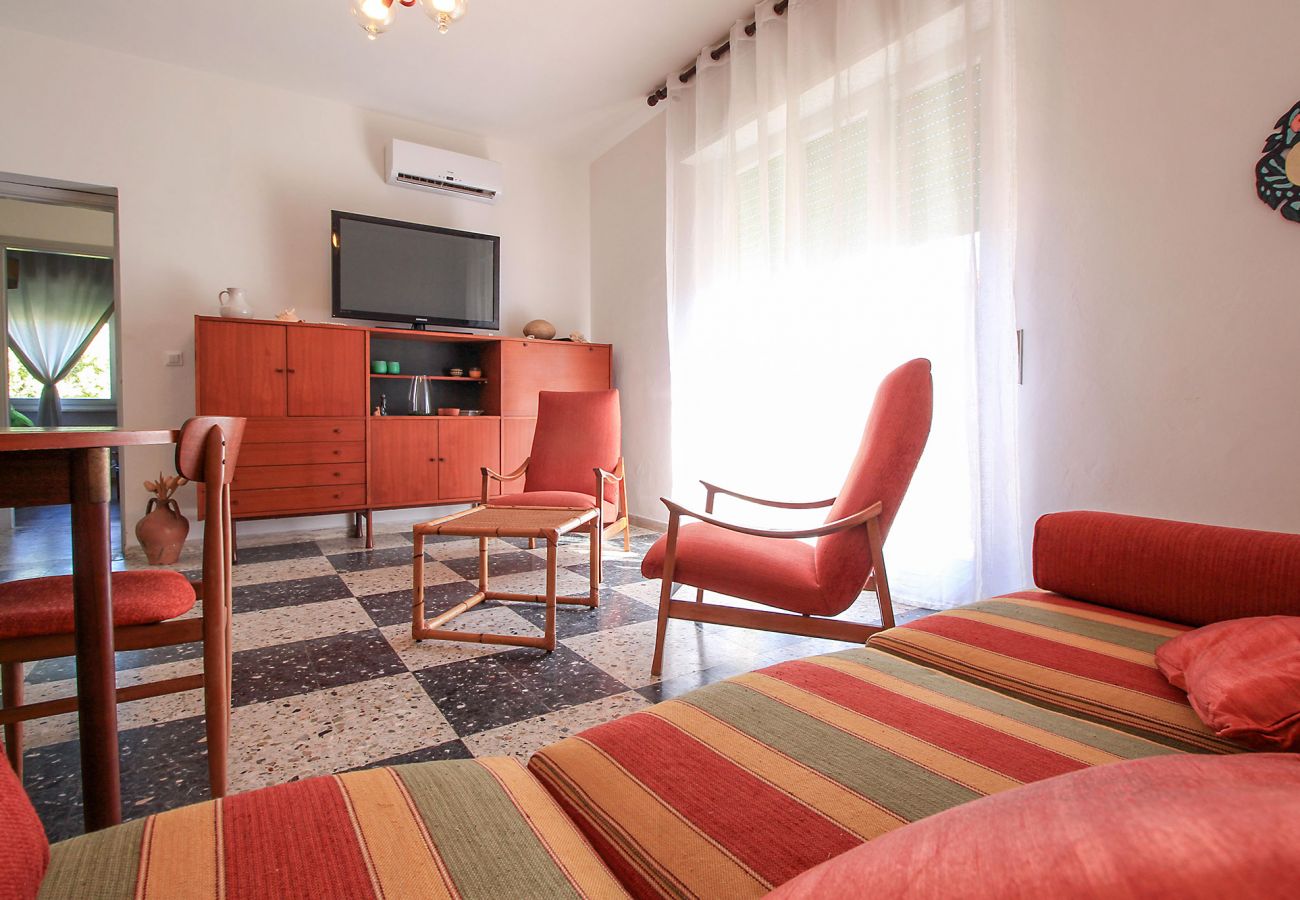 Castiglione della Pescaia - Anna Apartment - The living room with TV